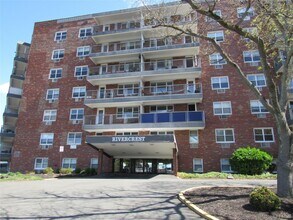 Building Photo - 103 Gedney St