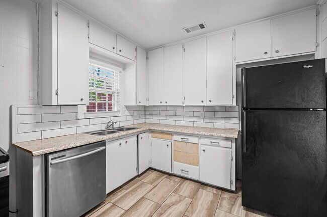 Building Photo - Vintage Home w/ Modern Updates, Minutes from Texas Tech