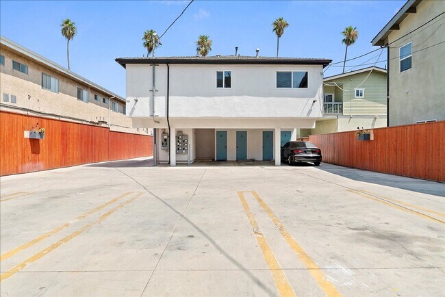 Building Photo - 941 Normandie Ave