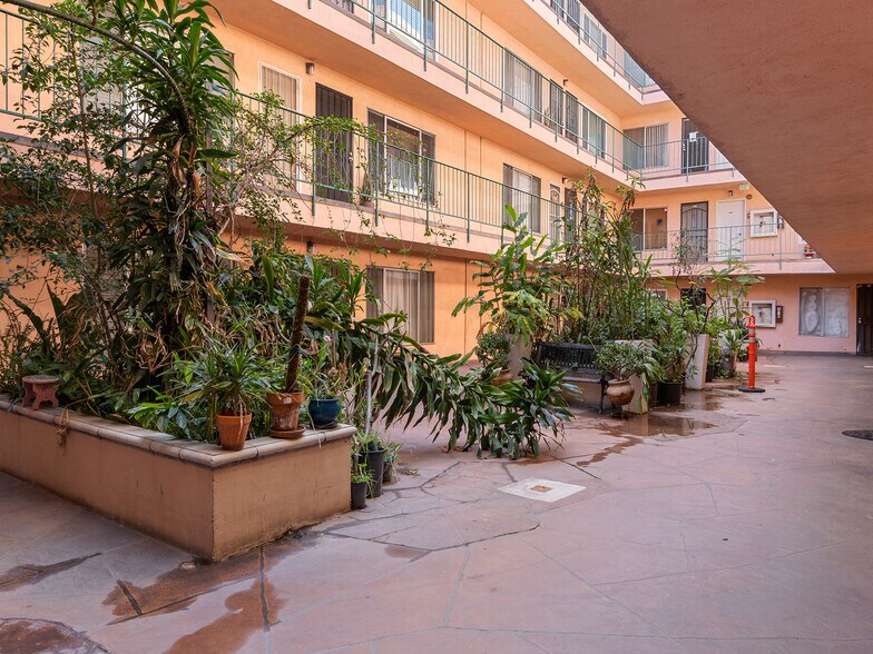 Building Photo - 335 Cedar Ave