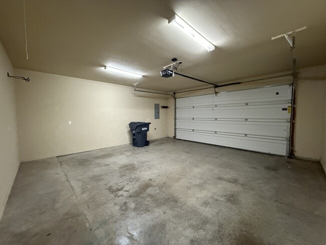 Building Photo - 414 Hidden Path