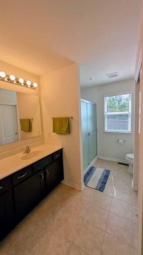 Building Photo - 114 Gala Dr