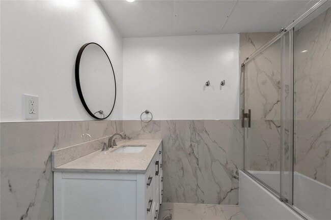 Building Photo - 22 Sagamore Hill Dr