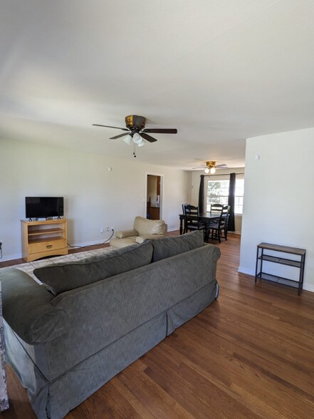 Building Photo - 404 Ewing St NW