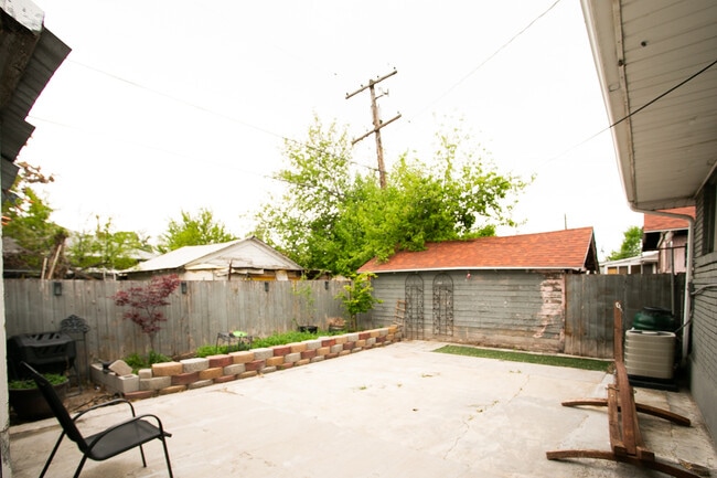 Building Photo - 164 Hampton Ave S