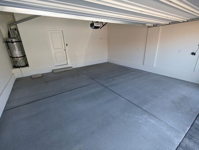 Building Photo - 10947 Cheshire Wds Ave