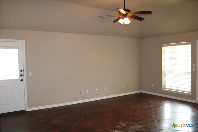 Building Photo - 621 Paseo del Plata Dr