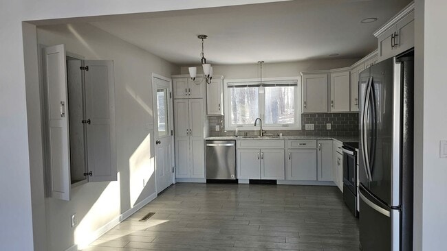 Building Photo - 32 Norwood St