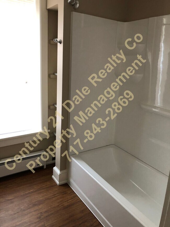 Building Photo - Renovated 2 Bedroom in Spring Grove, PA