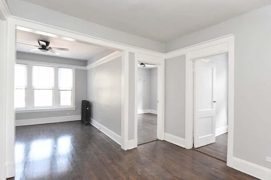 Building Photo - 1251 W Rosemont Ave