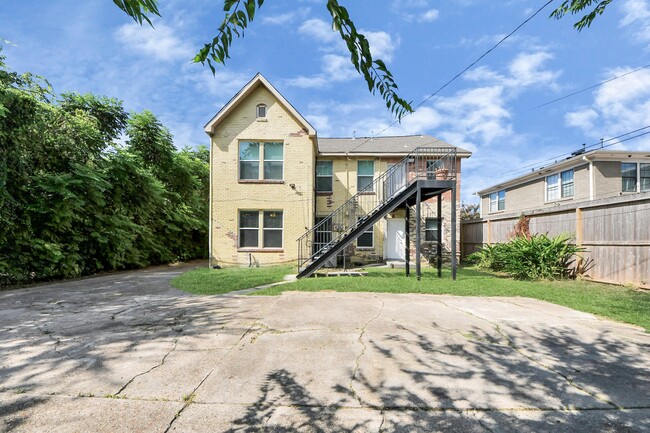 Building Photo - 2817 Truxillo St
