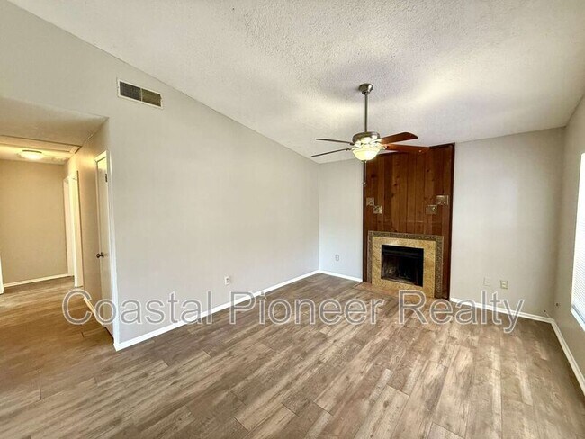 Building Photo - 1242 Coolmont Dr