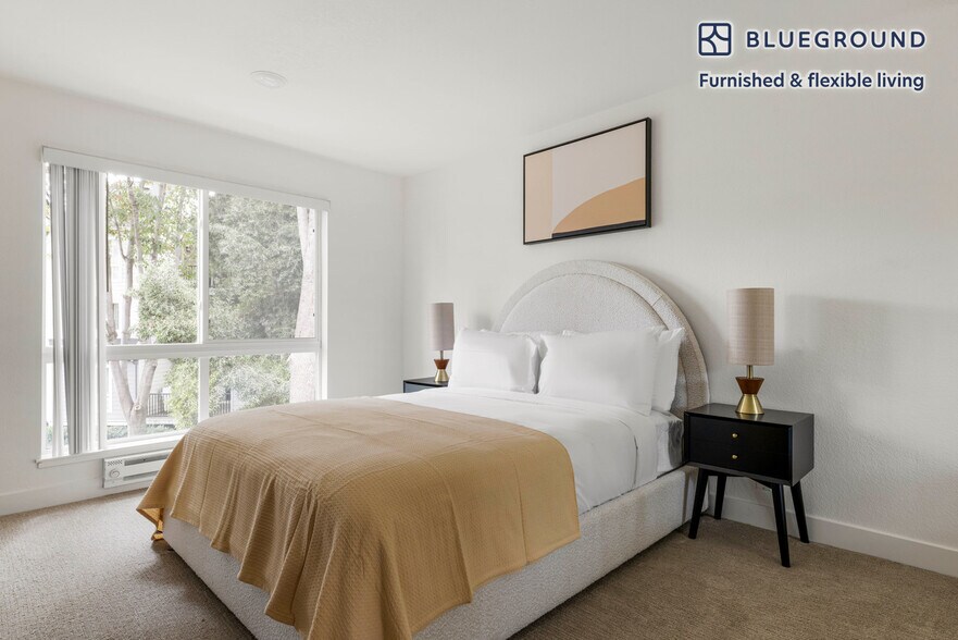 Building Photo - 600 Park View Dr