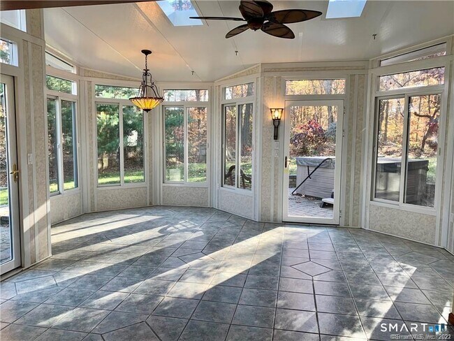 Building Photo - 121 Rockledge Dr