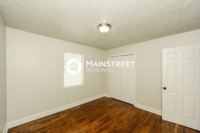 Building Photo - 3 Bedroom Pet-Friendly Home in Stockbridge, GA with Main Street Renewal
