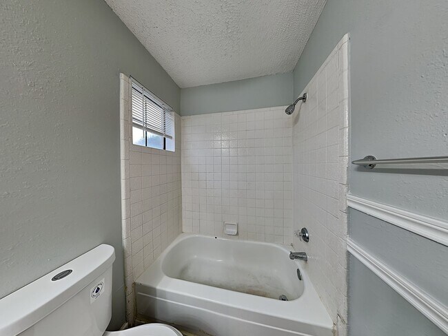 Building Photo - 3 BR/2BA | Newly Renovated Single Family in Dallas | Fenced Backyard | Located Near The Great Tri...