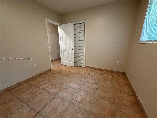 Building Photo - 641 N 70th Ave