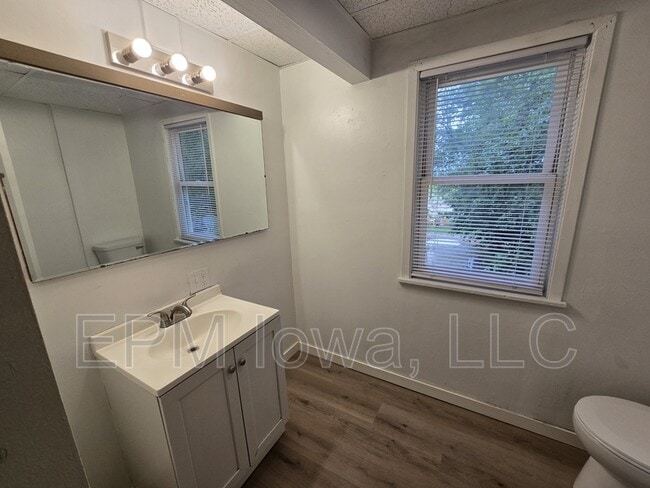 Building Photo - 419 Bratnober St