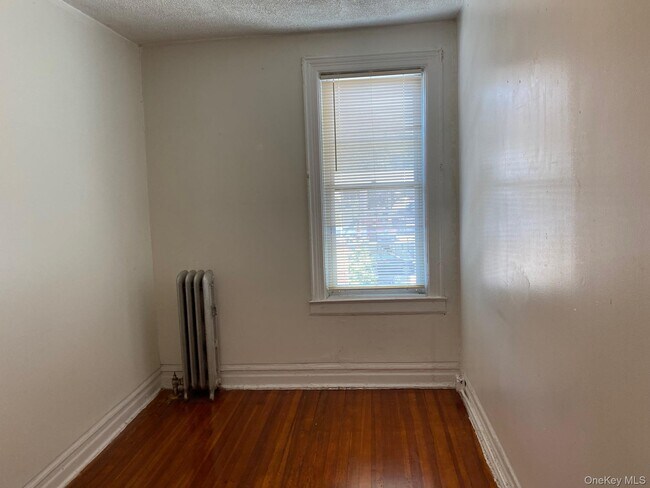 Building Photo - 3817 Review Pl
