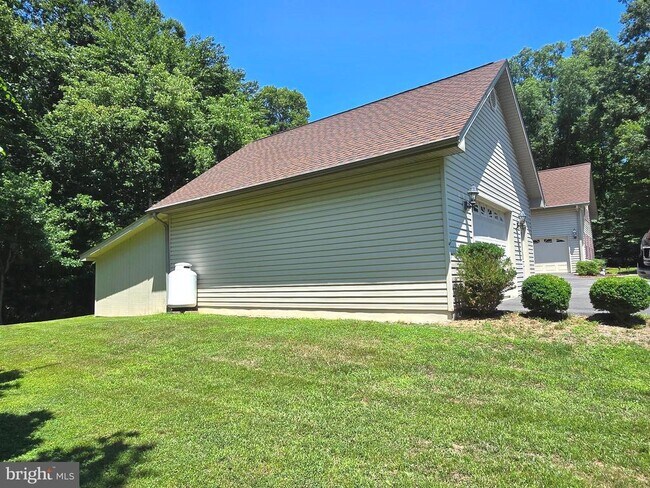 Building Photo - 15401 Jamies Way