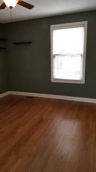 Building Photo - 5552 Kendall Dr