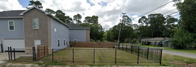 Building Photo - 8203 Oak Knoll Ln