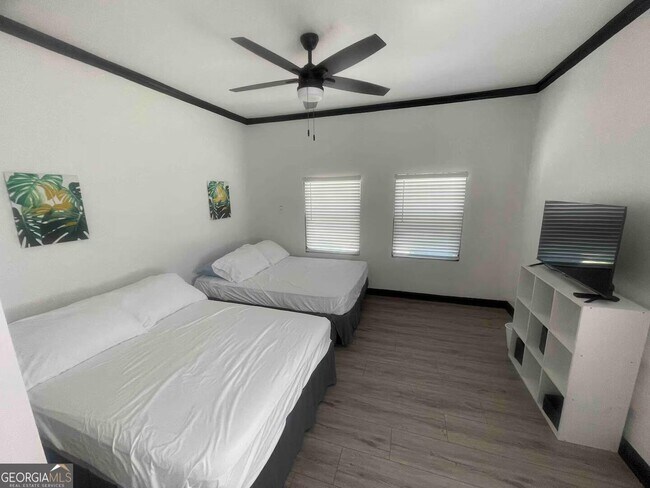 Building Photo - 2597 Glenvalley Dr