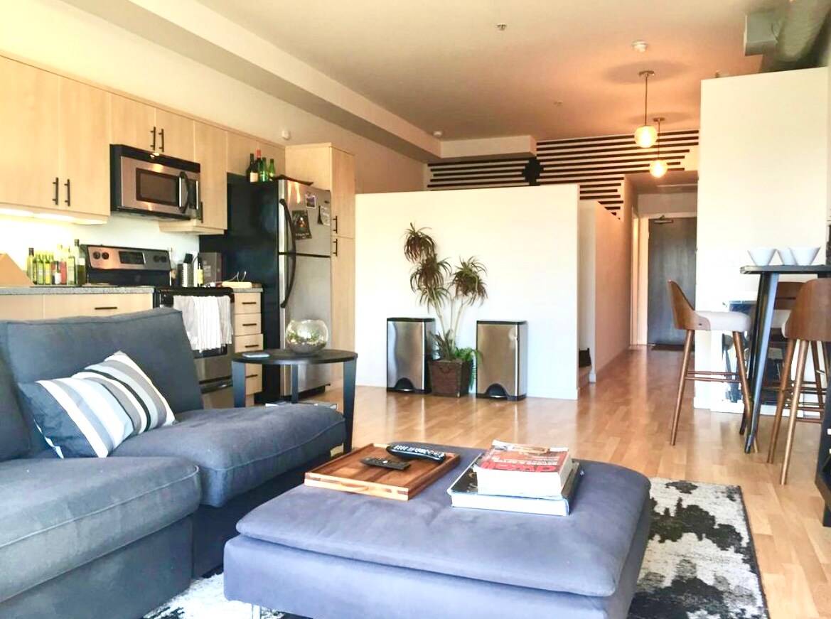 Building Photo - 889 Date St