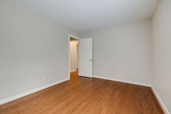 Building Photo - Beautiful 4 Bedroom 3 Bathroom Home in North Chesterfield ***Available Early April***