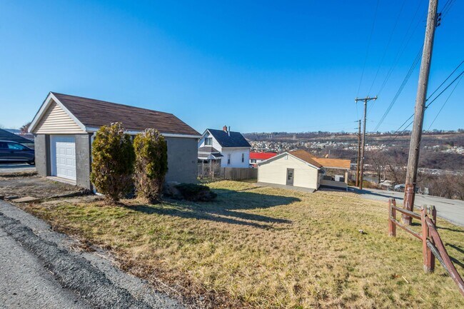 Building Photo - 701 Monterey St