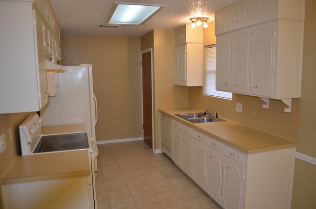 Building Photo - Cozy 3 Bedroom in Country Trails Harker Heights!