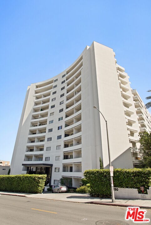 Building Photo - 7250 Franklin Ave