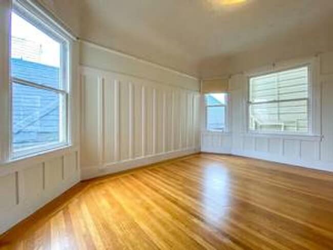 Building Photo - Outside Leasing - 1035-1039A Sanchez Street