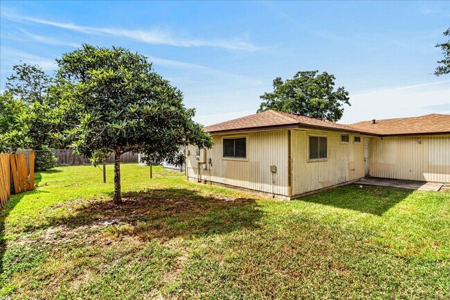 Building Photo - 1622 La Joya St
