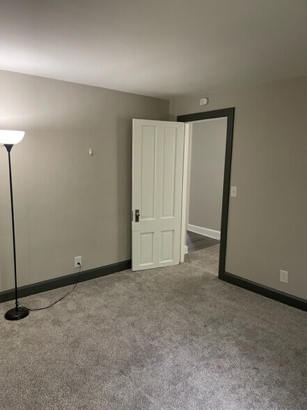 Building Photo - 1360 S Arch Ave