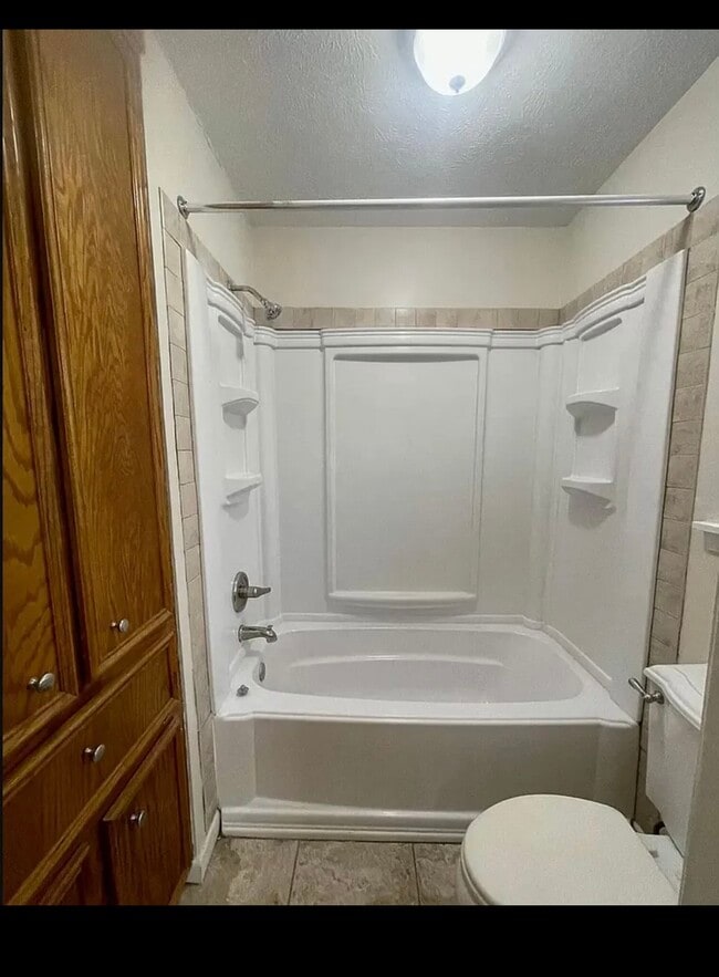 Building Photo - 233 Pecan Creek Dr