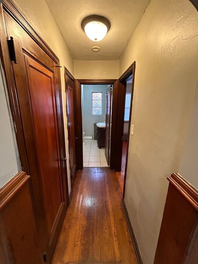 Building Photo - 2351 Ravine St
