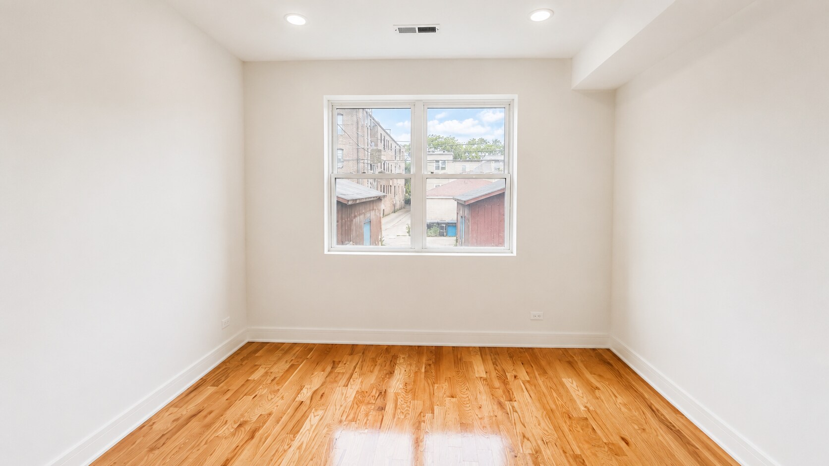 Building Photo - 3136 N Ridgeway Ave