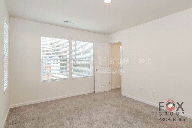 Building Photo - 108 Blakeslee Ct