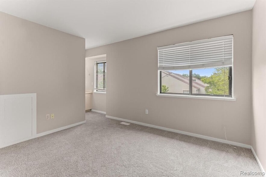 Building Photo - 644 Ashley Cir E