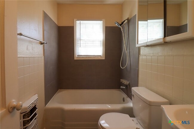 Building Photo - 1512 White Ave