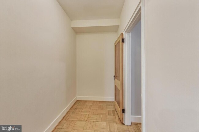 Building Photo - 1010 25th St NW