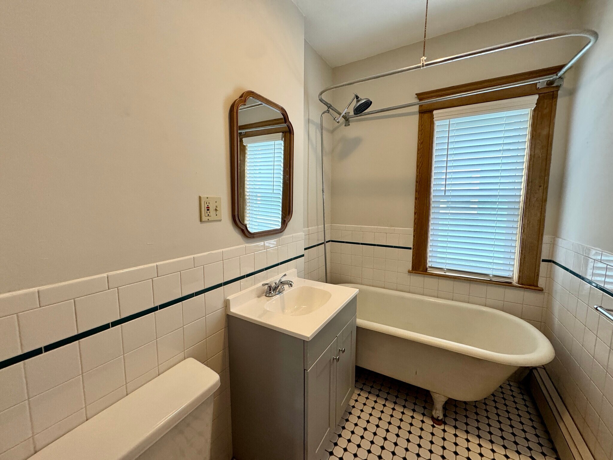 Building Photo - 29 Frederick Ave