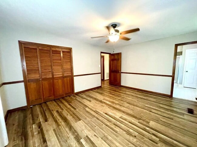 Building Photo - 205 Browning Pl
