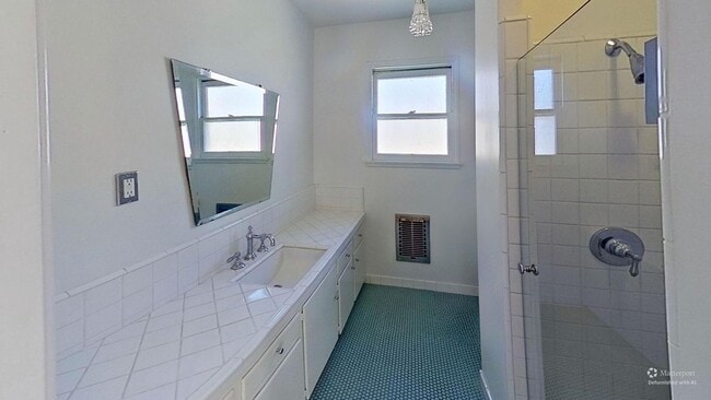 Building Photo - Desirable 3 Bedroom, 2 Bathroom house in S...