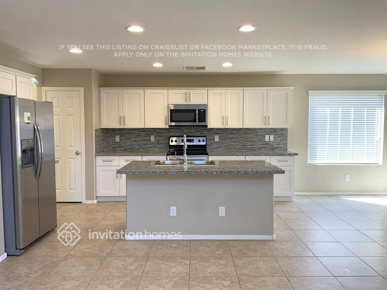 Building Photo - 3812 W Goldmine Mountain Dr