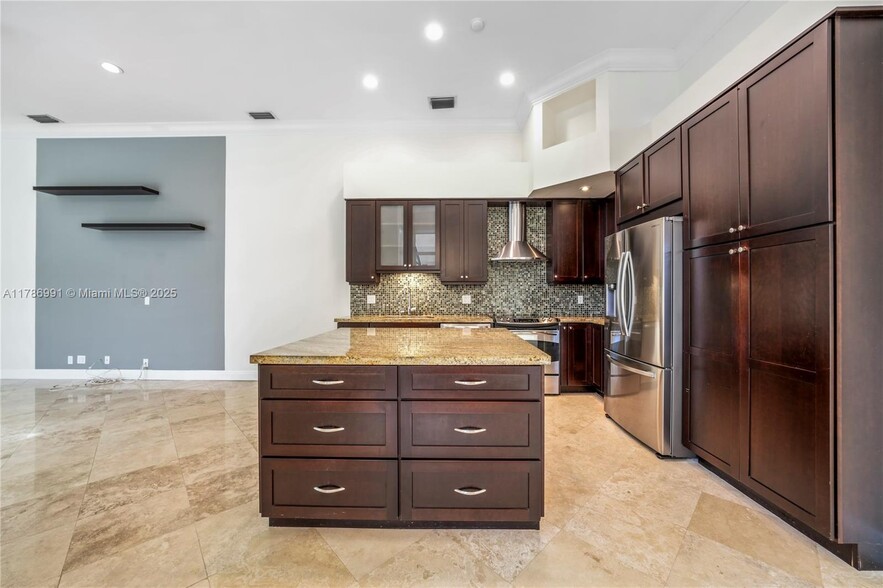Building Photo - 2724 Oakbrook Dr