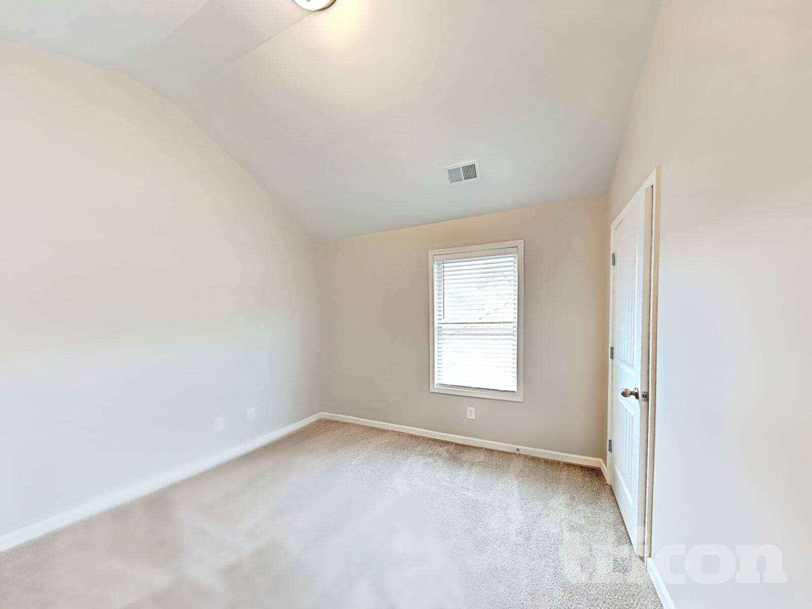 Building Photo - 122 Carriage Lake Dr