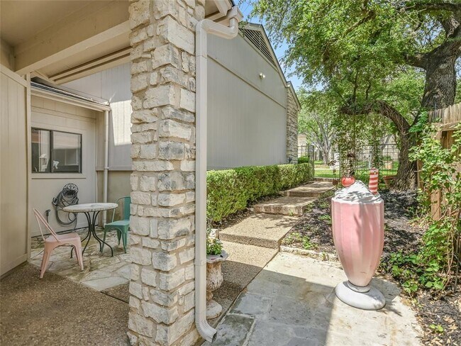 Building Photo - 4117 Bayberry Dr