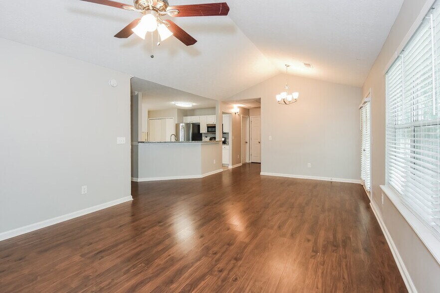 Building Photo - 4801 Lake Park Terrace